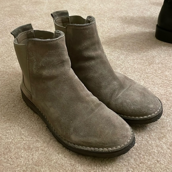 Vince Suede Chelsea Boot - Picture 2 of 8